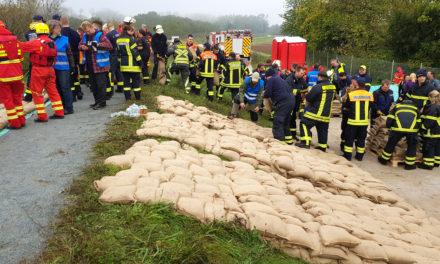 Wasserwehr und Feuerwehr engagierten sich bei kreisweiter Hochwasserübung
