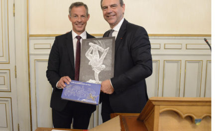 Oberbürgermeister Udo Bausch gratuliert Evreuxs Bürgermeister Guy Lefrand zur Wiederwahl