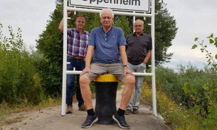 Neues Schild grüßt die Schifffahrt an der Hafenspitze Nierstein/Oppenheim
