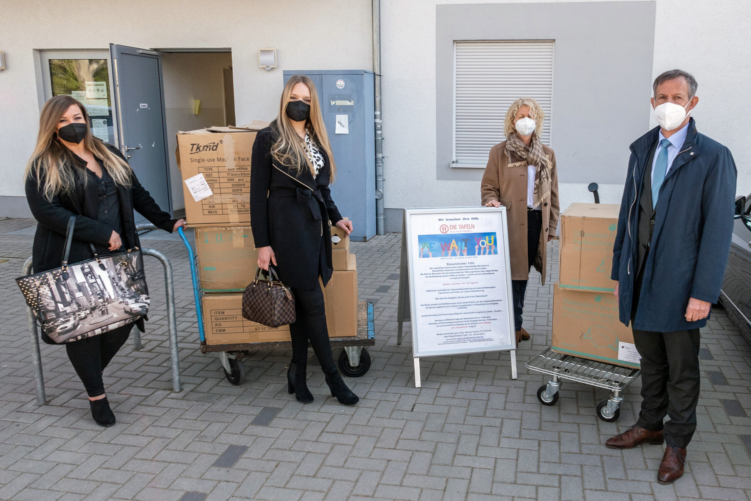 21_04_16_Vita 1 Medical spendet Masken an Tafeln Rüsselsheim
