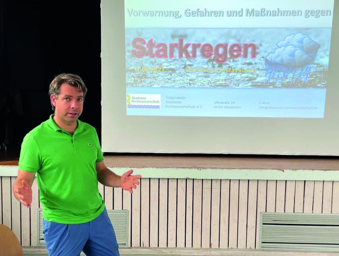 Mitglieder der Wasserwehr informieren sich über Maßnahmen bei Starkregen_Workshop Wasserwehr2 - Kopie