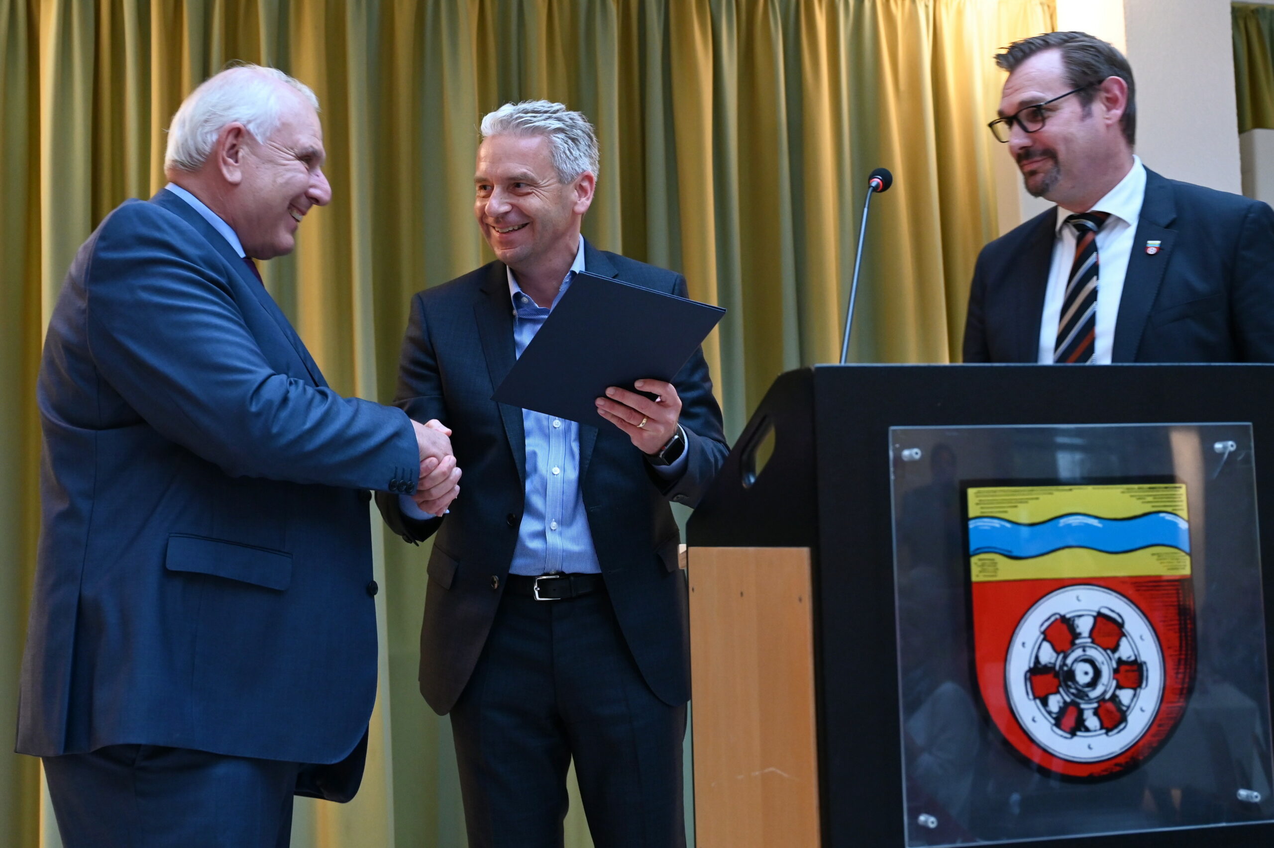 „Ideengeber, Wegbereiter, Macher“ Verdienstkreuz für Bodo Knopf – Landrat Cyriax überreicht Orden des Bundespräsidenten