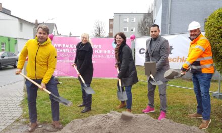 Glasfaser für Ginsheim-Gustavsburg: Bau­arbeiten mit erstem Spatenstich gestartet