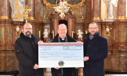 Spendenübergabe an St. Peter und Paul