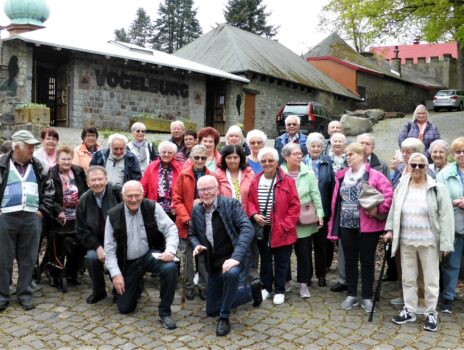 Der Rüsselsheimer Rentnerclub der Siedler besuchte die Vogelburg in Weilrod
