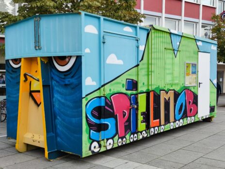 Rüsselsheimer Spielmobil: 2.500 Kinder haben balanciert, getanzt, geskatet und gestaltet