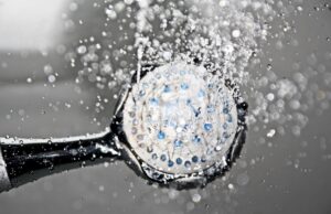 Warnung vor Legionellengefahr Kreisgesundheitsamt informiert zum Thema Warmwasser