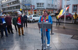 Mit Fahnenhissen närrisches Zeichen gesetzt