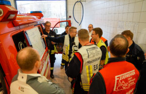 Fit auch für große Einsatzlagen Feuerwehr-Führungskräfte aller Flörsheimer Stadtteile trainieren gemeinsam