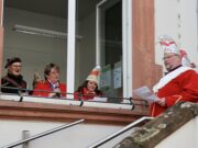 Anette Odenweller in Handschellen abgeführt