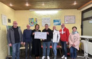 CDU spendet 1000 Euro an Bodenheimer Schoppegarde SPENDE Erlös aus Tombola des Martinsmarkts – Zusätzlich Baumspende an Ortsgemeinde