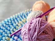 Angebot der Bücherei: Kinder lernen häkeln