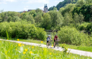 Treidelpfade, Tropfsteinhöhle und Tatzlwurm Erlebnisreich und steigungsarm: der ostbayerische Fünf-Flüsse-Radweg