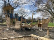 Neues Spielschiff hat am Franz-Henz-Platz in Kostheim angelegt