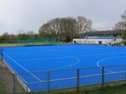 Neuer Kunstrasenplatz für Hockey im Stadion