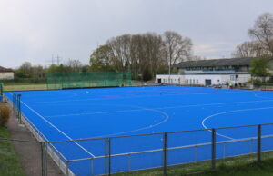 Neuer Kunstrasenplatz für Hockey im Stadion