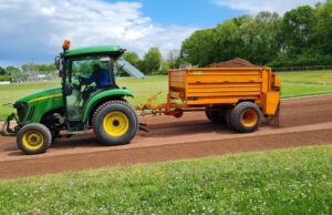 Die Sanierungsarbeiten der Sportplatzlaufbahn für den 24 Stundenlauf sind abgeschlossen