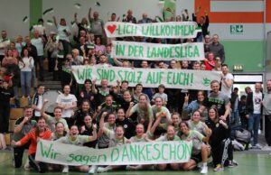 Damen der TG Kastel feiern ihren Meistertitel und den Aufstieg in der Landesliga