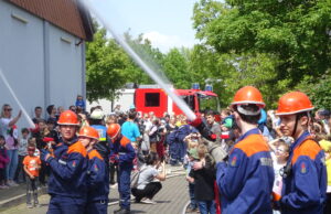 Laubenheimer Brandschützer stellen sich vor Tag der Feuerwehr rund ums Feuerwehrgerätehaus