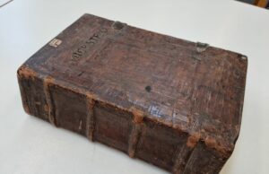 Niersteins Stadtarchiv – eine Fundgrube für Forscher Geschichtsverein erhält erneut 15.000 Euro für die Restaurierung von Archivalien