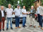 Oldtimerfreunde übergeben Spende für die Flörsheimer Bürgerstiftung