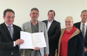 Dankeschön für langjährige Verdienste Ehrenamt Tobias Bieker aus Nierstein erhält Verdienstmedaille