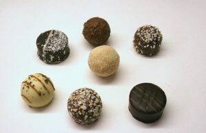 Wein trifft auf Pralinen bei taste’n‘talk