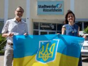 Wein am Main hilft Menschen in der Ukraine Aktion der Stadtwerke Rüsselsheim macht eine Spende von 1500 Euro möglich