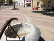 Mombacher sitzen auf dem Trockenen