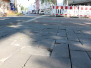 Die Hauptstraße verwahrlost