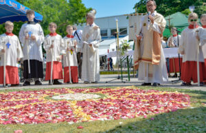 „Wir haben so viel zu teilen“ Weisenauer Katholiken feierten Pfarrfest