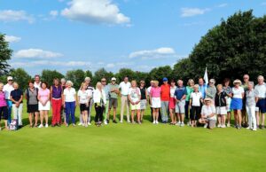 Gemeinsam für den guten Zweck Mitglieder des Golfclubs Domtal Mommenheim spenden 1.375 Euro für die Brustkrebs-Früherkennung.