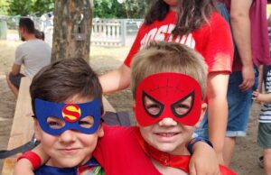 Superhelden auf Schurkenjagd beim Sommerfest der Kita Pusteblume