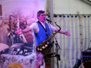 Musikalisches Multitalent mit Gefühlen für die Heimat Geri der Klostertaler bei der Hüttengaudi des CKV und der DJK zu Gast