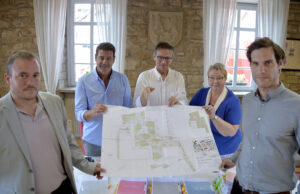 Schöne neue Dorfmitte Gemeinde Essenheim und Investor unterzeichnen Bauanträge