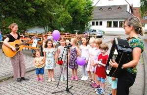 25+2-Jahrfeier der Finther Elterninitiative in der Huttenstraße