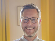 „Ich konnte es nicht weglegen“ Pfarrer Geeb las aus Schleskes Buch „Der Klang“