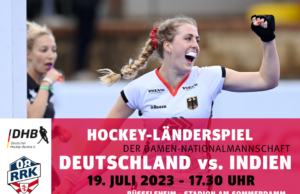 Winkend die Nationalteams begrüßen Zum Hockey-Länderspiel bekommen Besucher einen Schal geschenkt