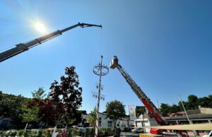 Das war die „Krönung“ Brauchtum Kerbebaum auf dem neuen Marktplatz aufgestellt