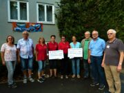 Spenden in Höhe von insgesamt 800 Euro übergeben Katholische Kita und katholische öffentliche Bücherei in Laubenheim freuen sich über großzügige Zuwendungen