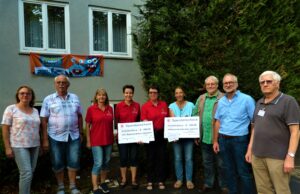 Spenden in Höhe von insgesamt 800 Euro übergeben Katholische Kita und katholische öffentliche Bücherei in Laubenheim freuen sich über großzügige Zuwendungen