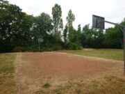 Maroder Basketballplatz an der Turnhalle B soll reaktiviert werden