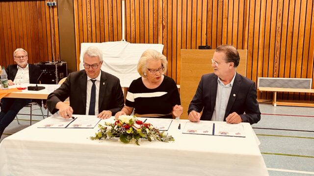Unterzeichnung der Urkunden