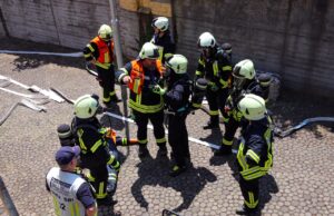 „Feuer in Veranstaltungsstätte, mehrere Personen vermisst“