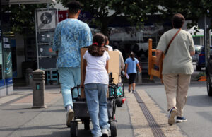 Umzug mit Bollerwagen Neuer Jugend- und Stadtteiltreff Innenstadt wird bezogen
