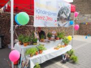 Unser Stadtteilmarkt Mombacher Institutionen und Vereine zeigen Flagge