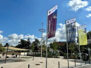 Nackenheim zeigt Flagge Ortsbild >>> Neue Fahnen schmücken die Ortsgemeinde