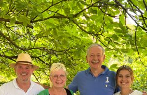 Ehre, wem Ehre gebührt Ehrung Landrätin überreicht Partnerschaftsmedaille an Siegfried Schäfer