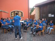 Zwischenapplaus für erfrischende Vorträge KONZERT >>> CHORisma Zornheim e.V., Evangelischer Kirchenchor Zornheim, Gesangverein Sörgenloch 1868 e.V. und die Musikfreunde Zornheim 1972 e.V., konzertieren gemeinsam