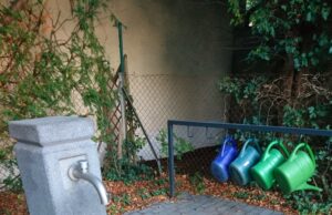 Befüllen der Gießkannen auf dem Friedhof ist einfacher geworden Moderne Zapfstelen sind sparsamer und ersetzen alte Wasserbecken